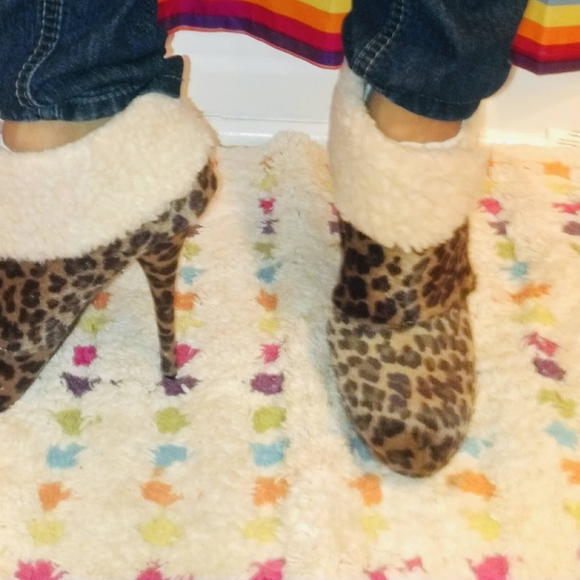 Faux Fur Leopard Print Booties - Picture 4 of 5